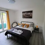 아파트 Perleta Luxury Sea View With Jacuzzi