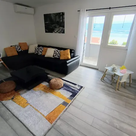 Perleta Luxury Sea View With Jacuzzi 아파트 트로기르
